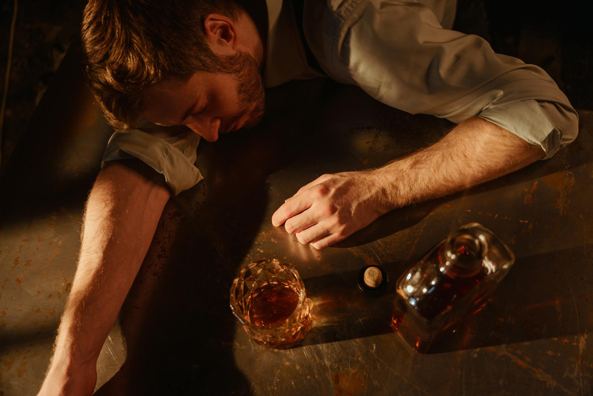 a man sleeping at the bar after mixing benzodiazepines and alcohol
